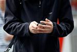 Husejeren kunne på sin mobil se overvågningsbilleder fra indbruddet i sit hjem i Brønshøj, mens han var i Jylland.  Foto: Jens Dresling/POLFOTO