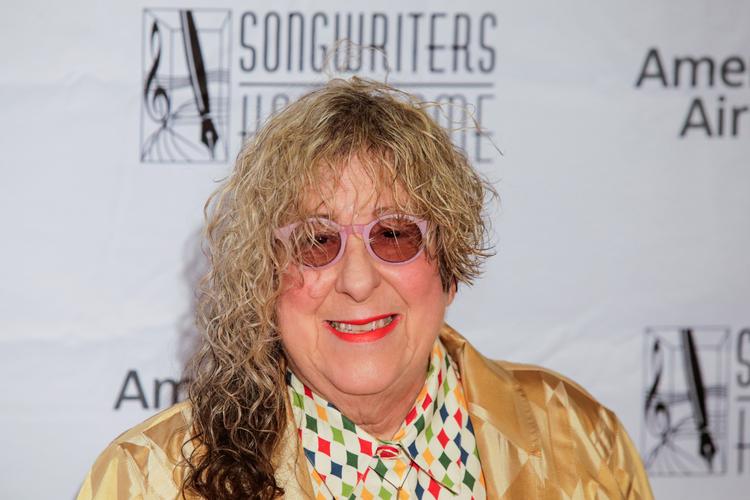 Allee Willis ses her til prisuddelingen Songwriters Hall of Fame Awards i New york i 2018. Allee Willis blev 72 år gammel.  Foto: Eduardo Munoz/Ritzau Scanpix