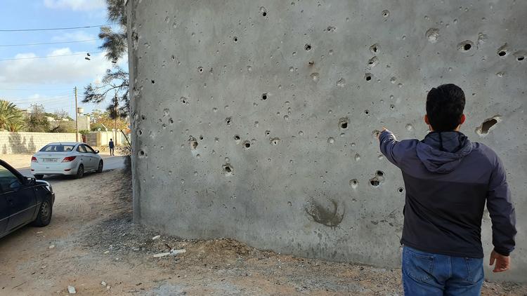 Den lille landsby Tajura cirka 14 kilometer øst for Tripoli, Libyens hovedstad, som bærer præg af borgerkrigen i landet. Foto: Mahmud Turkia/Ritzau Scanpix