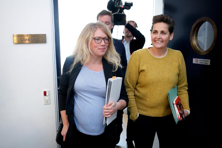 SF's Lisbeth Bech Poulsen (tv.) vil stille krav om dataetik ved offentlige indkøb af it-systemer, når udbudsreglerne skrives om i 2020. 
   Foto: Jens Dresling/POLFOTO