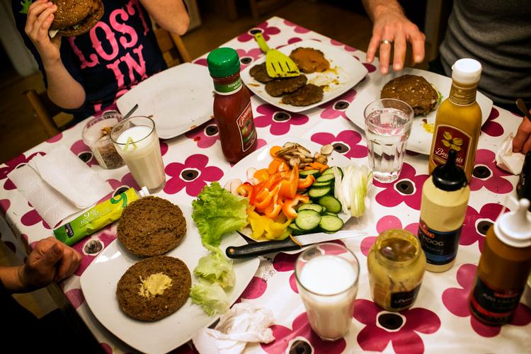 
 Fornuft og opsparing præger danske familiers økonomi. Vi har lagt forbrugsfesten bag os og bruger mindre end vi tjener. 
   Foto: Miriam Dalsgaard/POLFOTO