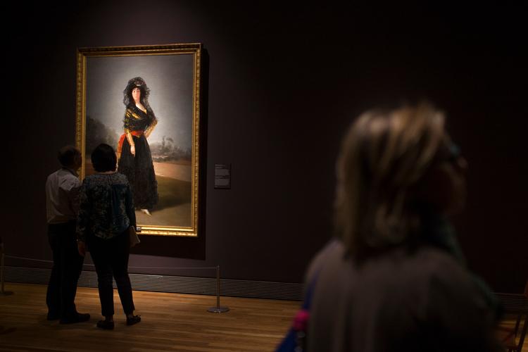 Et portræt med titlen 'Duchess of Alba' hang til udstilling i Madrid i 2017, men måske er det slet ikke ægte. Foto: Francisco Seco/Ritzau Scanpix