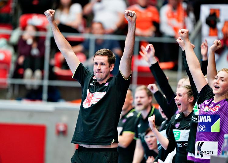 
Mathias Madsen følte sig presset i jobbet for et par måneder siden. Nu har han skaffet Herning-Ikast den første titel i fire år - og kostet Jan Pytlick jobbet. Foto: Henning Bagger/Ritzau Scanpix