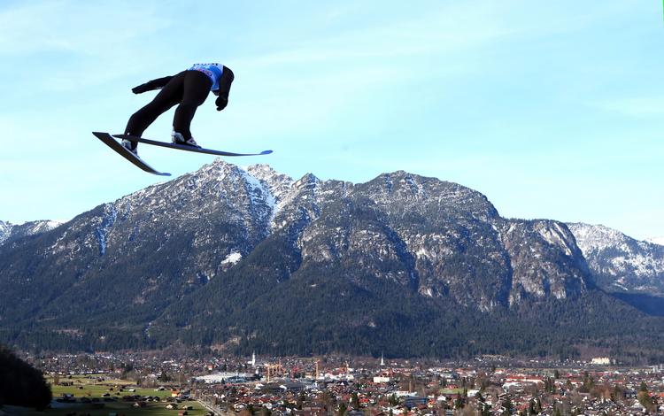 Sejren til Marius Lindvik var den fjerde norske ud af otte mulige i Garmisch-Partenkirchen. Foto: Michael Dalder/Ritzau Scanpix