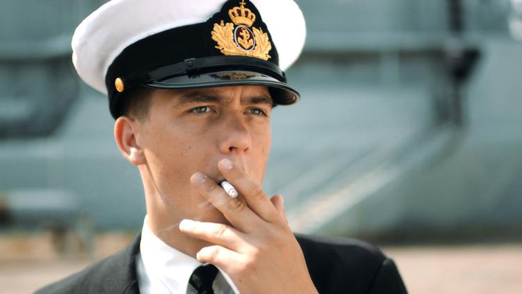 Tre og fire stjerner får 'Frederik IX' på DR hentet hjem hos anmelderne. Selv om dronning Margrethes medvirken højner niveauet, mangler serien kant.  Blandt andet får skuespillet kritik.  Foto: DR
