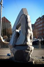 Skulptur af billedhuggeren Eva Sørensen ved Christianshavns Kanal.
   Foto: Finn Frandsen/POLFOTO