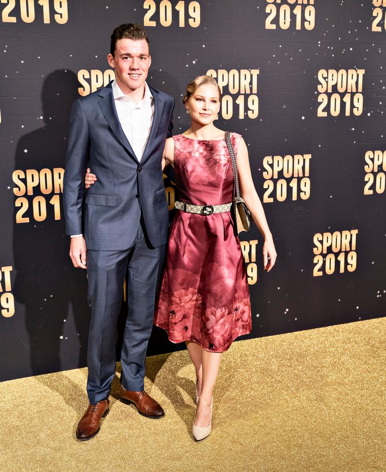 Mads Pedersen med hustru på den gyldne løber i Herning lørdag aften.  Foto: Henning Bagger/Ritzau Scanpix