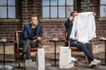 I 'Løvens hule' får en iværksætter løverne helt op i det røde felt over hans kridhvide skjorter og lukrative forretning. Foto: Per Arnesen 