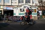 Teheran dagen efter det store sorgoptog for den dræbte general Qassem Suleimani. Den 31-årige butiksejer Hadi deler vreden med den mange tusinder, der var på gaden i går. Men han går stadig ikke ind for regeringen.  Foto: Wana News Agency/Ritzau Scanpix