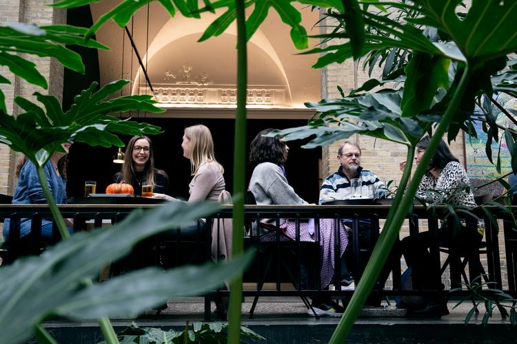 Glyptoteket har haft stor succes med særudstillinger som 'Vejen til Palmyra'. Her er det dog den nye cafe 'Picnic' på museet i København. Foto: Jens Hartmann Schmidt/POLFOTO