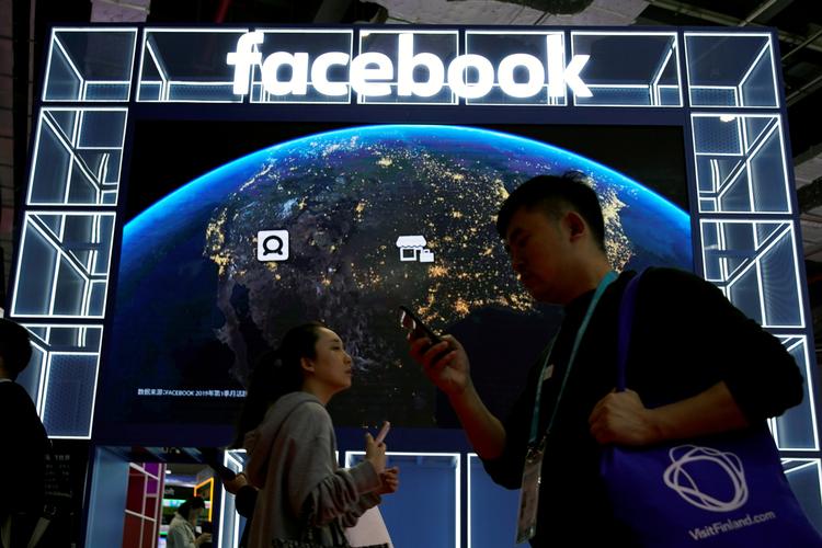 De såkaldte deepfakes bliver nu forbudt på Facebook, som dog tillader videoer, der er satire. Foto: Aly Song/Ritzau Scanpix