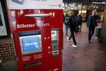 DSB oplever onsdag morgen tekniske problemer, og derfor er det ikke muligt at købe billetter fra hverken togselskabets app eller hjemmeside. Automaterne på stationerne fungerer dog. (arkivfoto) Foto: Jens Dresling/POLFOTO