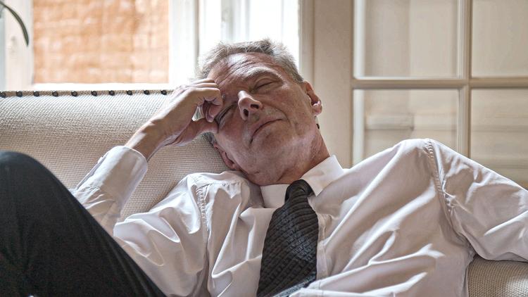 Klaus Riskær snubler gang på gang over sine egne ben i DR's fine dokumentar om hans partis kamp for at komme i Folketinget i sommeren 2019.  Foto: Michael Graversen/NFTV