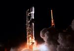Yderligere 60 satellitter blev i mandags opsendt fra Cape Canaveral i Florida, og der er nu i alt 180 Starlink-satelitter i kredskøb. Efter planen skal i alt 12.000 af dem opsendes de kommende år.  Foto: Handout/Ritzau Scanpix