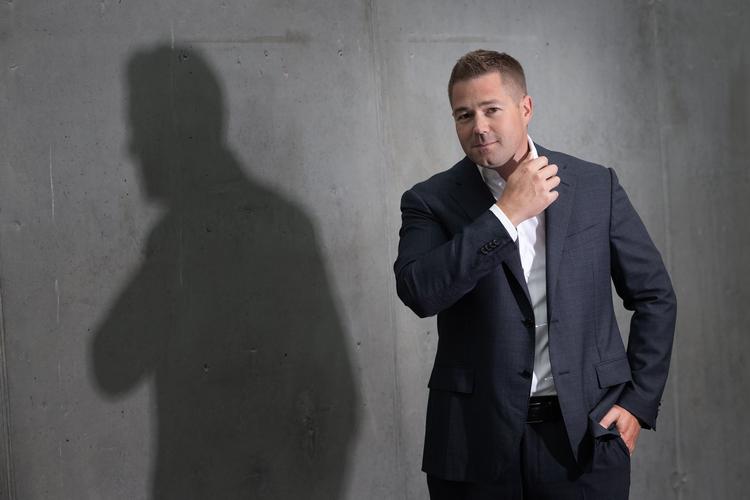 Johannes Langkilde er vært for 'Det politiske talkshow', som nogle gange hælder lidt for meget i showretningen. Foto: Bjarne Bergius Hermansen 