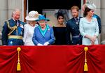 prins Harry og hertuginde Meghan (til højre for dronning Elizabeth) forlader de trygge rammer i den kongelige familie og satser på en fremtid uden apanage, men med mere frihed. 
   Foto: Tolga Akmen/Ritzau Scanpix
