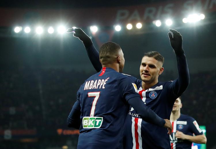 Den argentinske angriber Mauro Icardi (th.) blev helten onsdag aften for PSG, da han scorede hattrick mod Saint Etienne i den franske pokalturnering.   Foto: Gonzalo Fuentes/Ritzau Scanpix