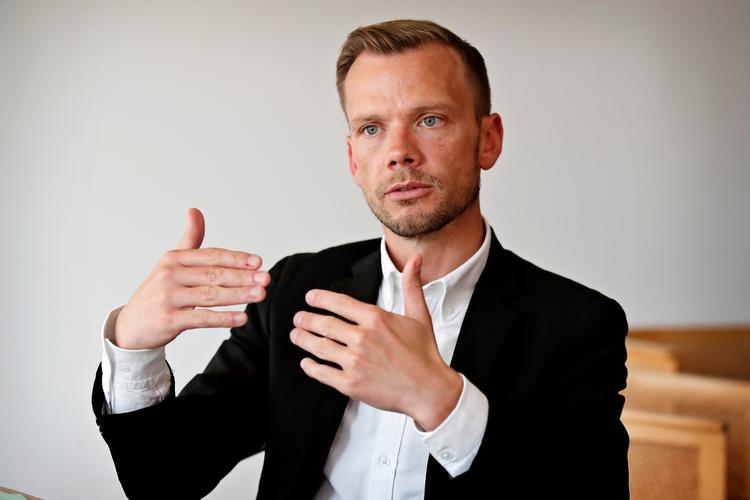 »Jeg vil helt klart gerne sige, at ja, jeg arbejder - og har gjort det siden jeg tiltrådte - for at stoppe udhulingen af dagpenge og svækkelsen af dagpengesystemet«, siger Peter Hummelgaard til Politiken. Han vil dog ikke love, at der bliver gjort noget ved problemet i denne valgperiode. Foto: Jens Dresling/POLFOTO