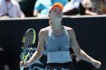 Semifinalen blev en overraskende endestation for Caroline Wozniacki i  WTA-turneringen ASB Classic i Auckland. Wozniacki må dog vente med at pakke og rejse til Australien, da hun stadig er med i double-turneringen.   Foto: Michael Bradley/Ritzau Scanpix