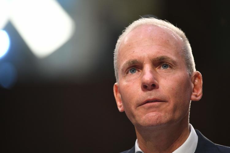 Tidligere topchef i Boeing, Dennis Muilenburg, behøver ikke melde sig på jobcentret foreløbigt. Han får  419 millioner kroner med sig fra jobbet hos Boeing, hvorfra han blev fyret i sidste måned.  Foto: Mandel Ngan/Ritzau Scanpix