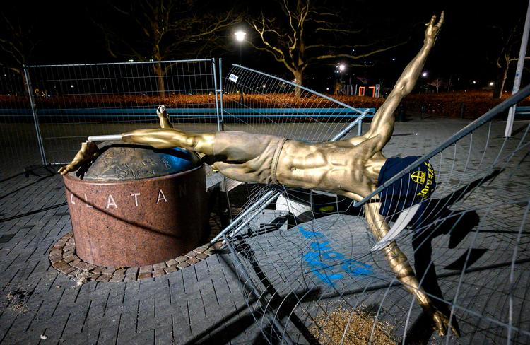 Statuen af Zlatan Ibrahimovic' er blevet vandaliseret i flere omgange og nu fjernet fra Malmö FF's stadion, mens den bliver restaureret. Foto: Johan Nilsson/Ritzau Scanpix