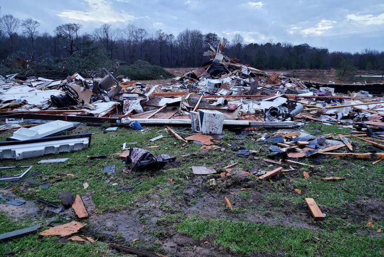 Området ibossier Parish i delstaten Louisiana blev hårdt ramt af uvejr. Et ægtepar omkom, da ders trailerhjem blev ramt af en tornado lørdag.  Foto: Handout/Ritzau Scanpix