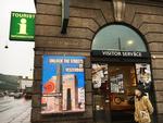 Slagtergårdene er fjernet. Nu bruger Københavns Kommunes turistinformation et foto af tomten, hvor de historiske bygninger lå, til et reklamefremstød for at få turister til at besøge Vesterbro. Foto: Søren Astrup