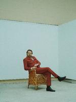 Peter Sommer er hverken rørt eller rystet og sådan ser en agent i hendes majestæt rockpoesiens tjeneste, da ej heller ud. 