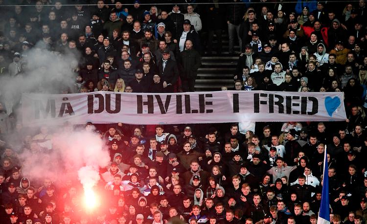 
Et banner som en sidste hilsen til FCK fotografen André Rothschild som døde i en brand i februar 2019
   Foto: Lars Poulsen/POLFOTO