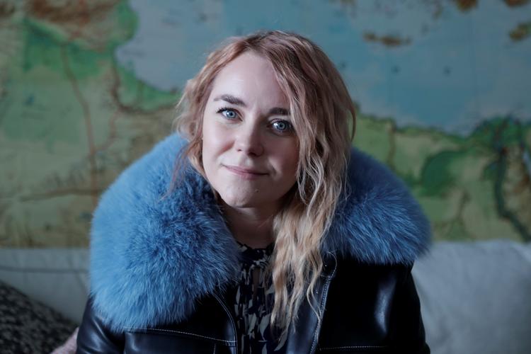 Stine Rosenfeldt Bjerregaard spiller hovedrollen som Molly i DR 3-serien ’Pleaser’. Foto: Pineapple Entertainment 