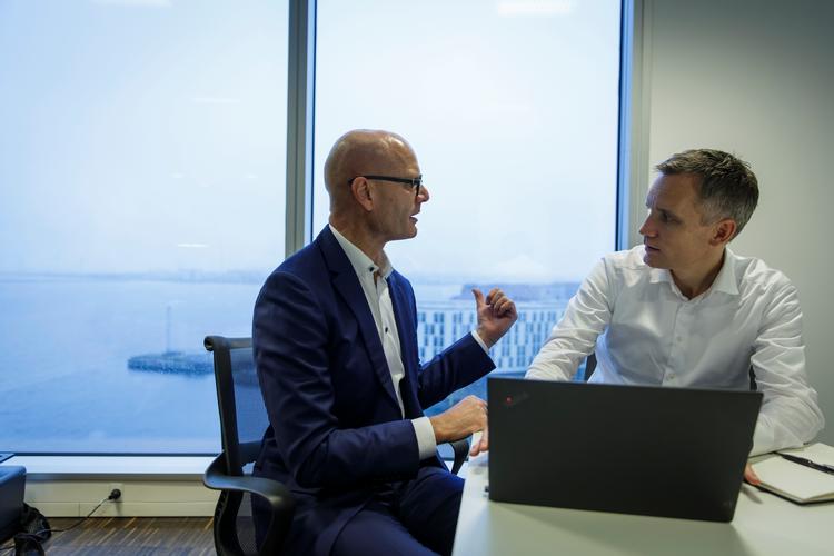 Kapitalfonden Blackstones danske afdeling tog for nogle måneder siden navneforandring til Kereby. Her de to nye topchefer i Kereby siden i sommer, CEO Lars Pærregaard og COO Kenneth Ohlendorff (med briller).
   Foto: Mads Nissen/POLFOTO