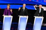 Elizabeth Warren, Joe Biden og Bernie Sanders i debatten i nat.  Foto: Robyn Beck/Ritzau Scanpix