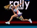 Caroline Wozniacki fik anledning til at demonstrere showslag, da tennisstjerner støttede ofrene for brandene i Australien. Foto: William West/Ritzau Scanpix