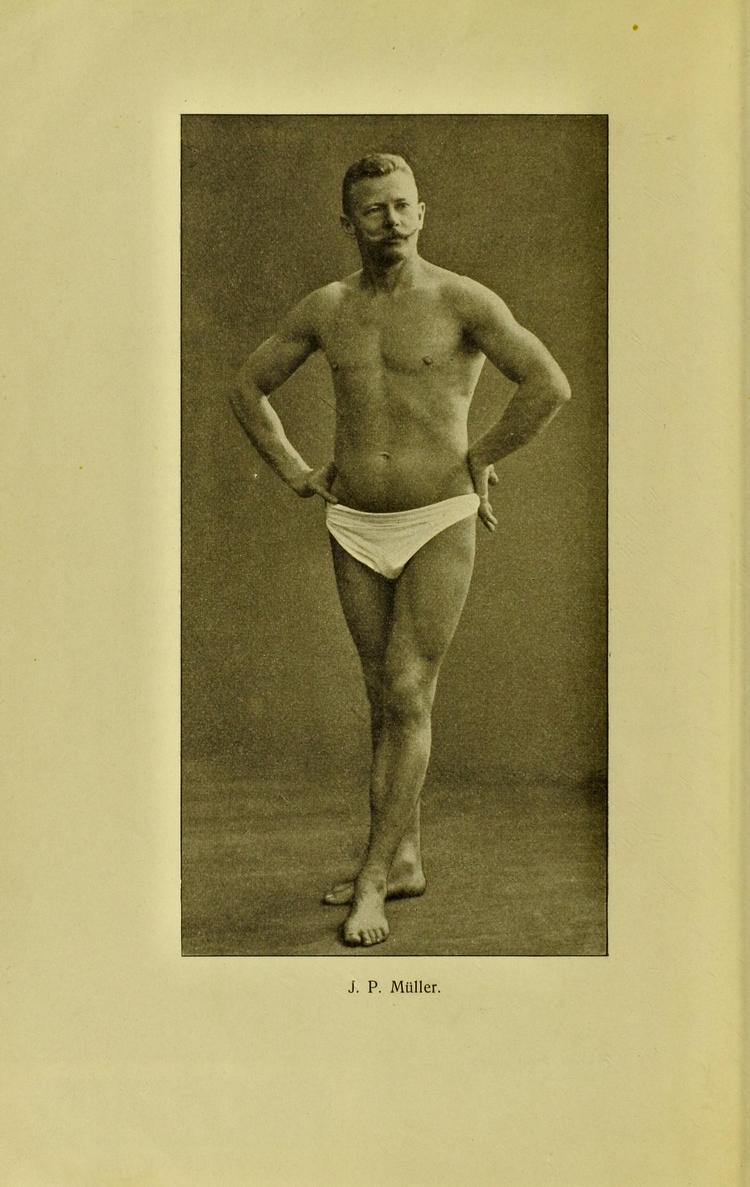 J(ørgen) P(eter) Müller (1866-1938) troede pænt meget på sin egen maskulinitet, så han var ikke bange for at posere med hændernes yderside på hoften. Foto: Public domain