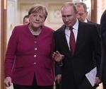 Ruslands præsident Vladimir Putin og Tysklands kansler Angela Merkel ankommer til en fælles pressekonference 11. januar 2020 i Moskva. Foto: Sputnik/Sergei Guneev/Kremlin via REUTERS
   Foto: Sputnik/Ritzau Scanpix