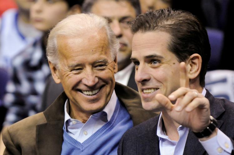 Joe Biden og hans søn Hunter Biden, fotograferet mens Joe Biden stadig var Barack Obamas vicepræsident.  Foto: Jonathan Ernst/Ritzau Scanpix