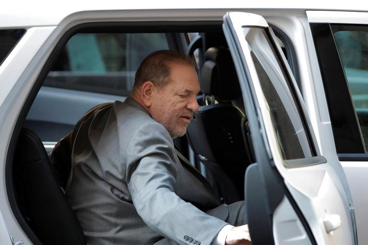 Harvey Weinstein forlader retssalen i New York efter det seneste retsmøde.  Foto: Lucas Jackson/Ritzau Scanpix