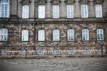 Fejekoste blev stillet op foran Christiansborg af aktivister, der efterlyser politisk handling mod international skattesvindel. Arkivfoto. Foto: Melissa Kühn Hjerrild/POLFOTO