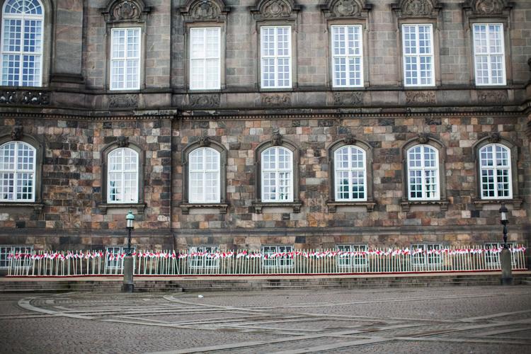 Fejekoste blev stillet op foran Christiansborg af aktivister, der efterlyser politisk handling mod international skattesvindel. Arkivfoto. Foto: Melissa Kühn Hjerrild/POLFOTO