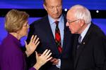De demokratiske præsidentkandidater Elizabeth Warren og Bernie Sanders skændes om, hvem der sagde hvad. Foto: Shannon Stapleton/Ritzau Scanpix