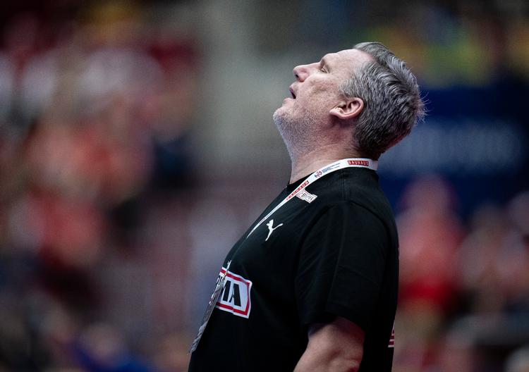 På billedet ses landstræner Nikolaj Jacobsen under EM-kampen mellem Danmark-Rusland i Malmø Arena onsdag. Danmark måtte skuffende forlade EM efter tre kampe. Foto: Liselotte Sabroe/Ritzau Scanpix