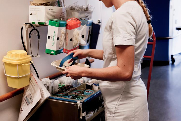 I Danmark er nogle videregående uddannelser meget kønsopdelt. Ifølge køns- og uddannelsesforsker vidner det om mønstre, hvor blandt andet kvinder i højere grad vælger de mellemlange videregående uddannelser som sygeplejerske, pædagog og lærer.  Foto: Linda Kastrup/Ritzau Scanpix