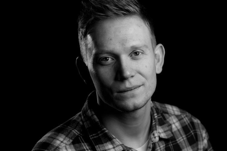 Mikkel Klint Thorius' far sad i salen, da han optrådte på Comedy Zoo en fredag i november 2017. Et par dage senere var han død. 
   Foto: Peter Hove Olesen/POLFOTO