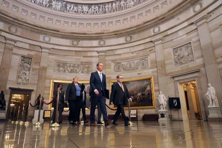 Adam Schiff i midten står i spidsen for rigsretssagen mod Trump, der nu formelt er i gang i Senatet. Foto: Chip Somodevilla/Ritzau Scanpix