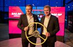OL-sølvvinder Jonas Høgh-Christensen (tv.) er teammanager og Nicolai Sehested (th.) er rorsmand på det danske mandskab, der i år skal deltage i SailGP med OL-guldvinderen Martin Kirketerp ombord. 