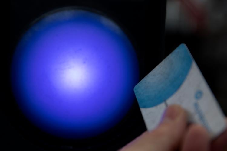 Mimrekortet forsvinder. Fremover skal ældre have et rejsekort. Det kommer til at koste mange faste kunder mere, men der kommer samtidig billigere priser til andre, oplyser DOT. Foto: Finn Frandsen/POLFOTO