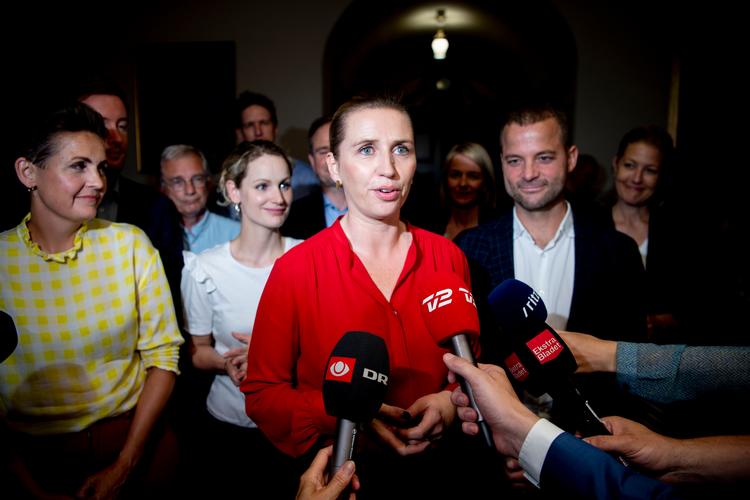  Seks måneder efter valget tumler Mette Frederiksen stadig med uforudsete udgifter og luftige modeller til finansiering. Foto: Anthon Unger