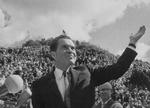 Man følger Richard Nixon på hans vej mod magten –  her er han på besøg ved Rebild Bakker i 1962 – og hans nedtur, da han må gå af efter at have brugt ufine metoder for at bevare magten. 
   Foto: Erik Petersen/POLFOTO