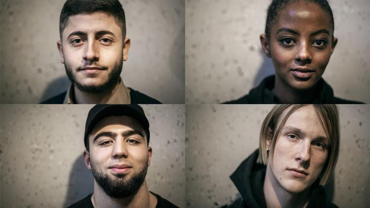 Bilal, Hannah, Yones og Carl er mødt op på K44 på Nørrebro for at finde løsninger på, hvordan man forhindrer, at unge bliver radikaliserede.  Foto: Jens Hartmann