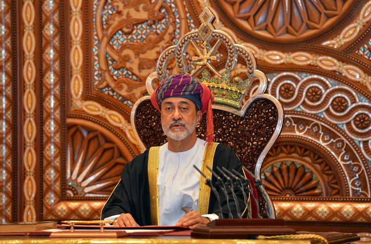 Sultan Haitham bin Tariq al-Said , Omans nye enevældige magthaver, taler til sit land efter, at han i sidste uge blev taget i ed som statsleder. Foto: Stringer/Ritzau Scanpix